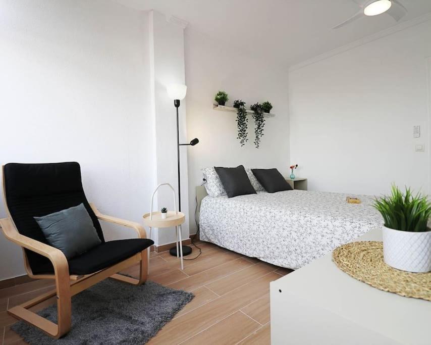 Brand New Apartment. 400 Meters Best Beach Торевьиа Экстерьер фото